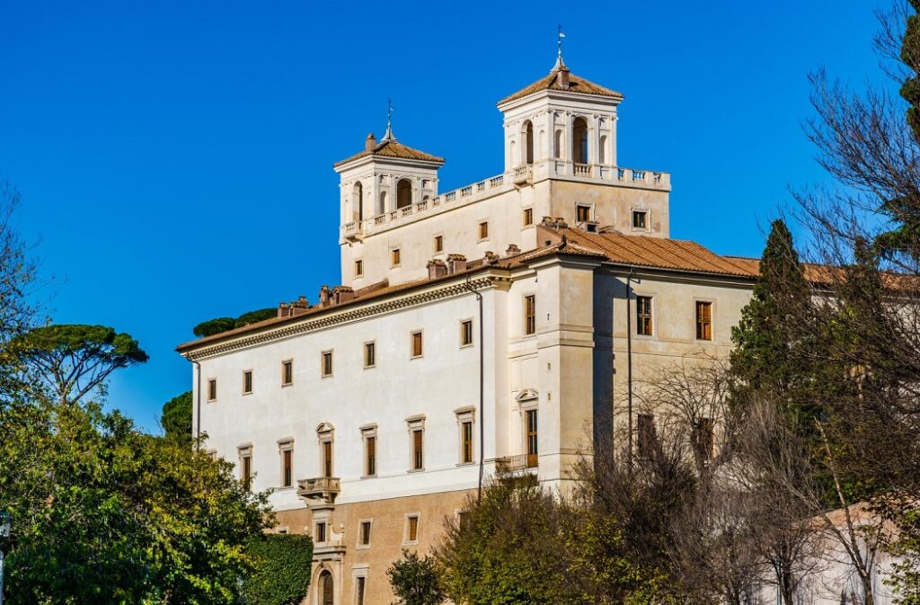 which bank is first bank in the world medici bank siena